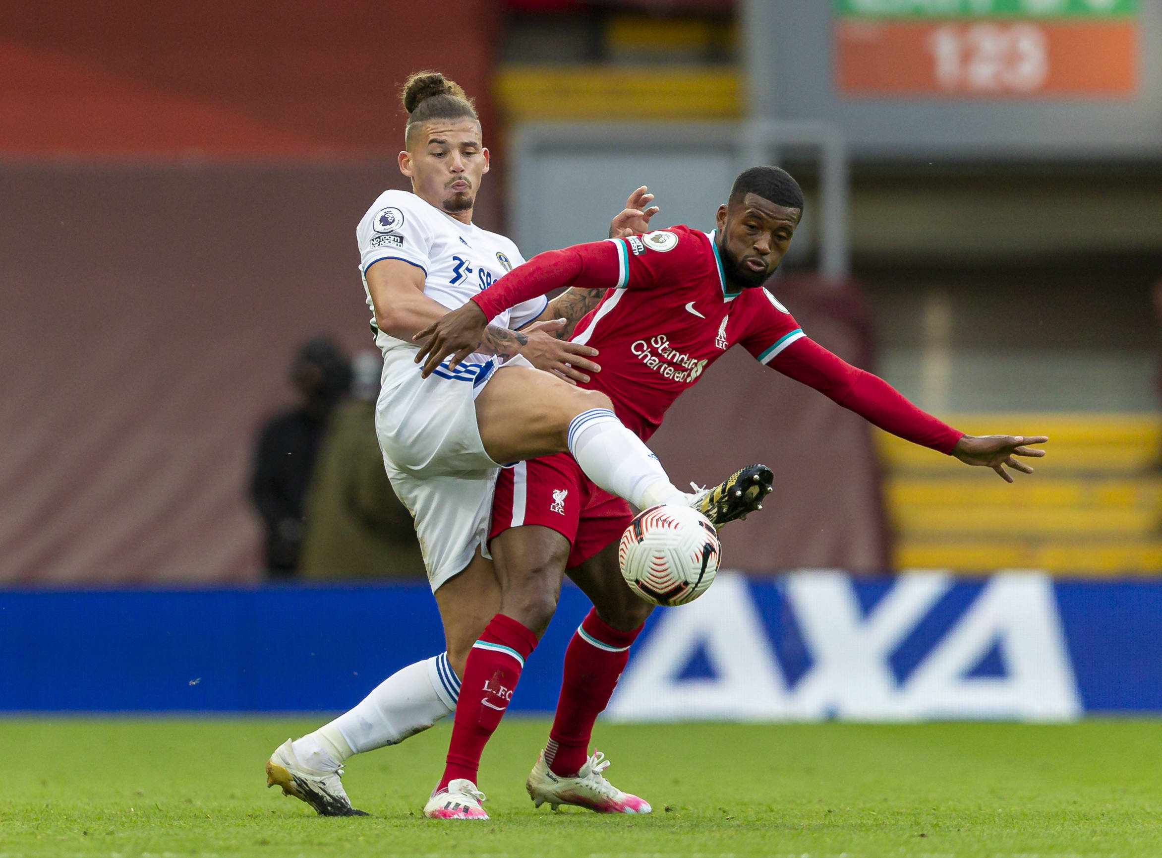 们对更衣室 们对更衣室
